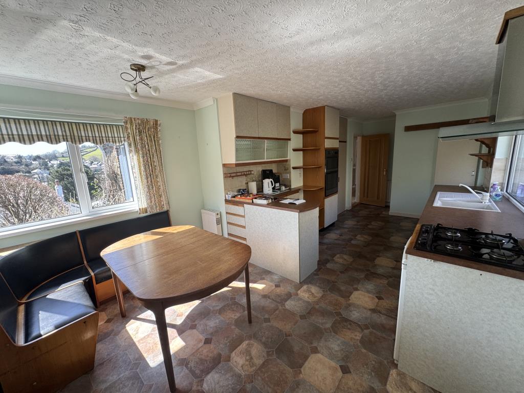 Lot: 118 - DETACHED BUNGALOW FOR IMPROVEMENT - Kitchen
